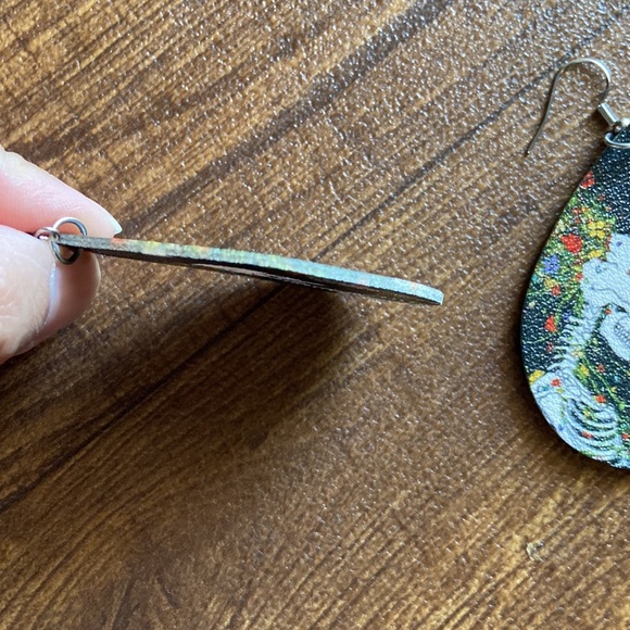 Flowers and skeleton soft pleather earrings - Picture 4 of 4